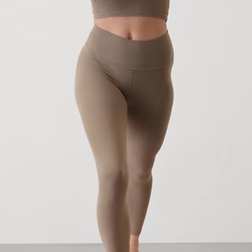 Athleta Transcend 7/8 Tight in Taupe